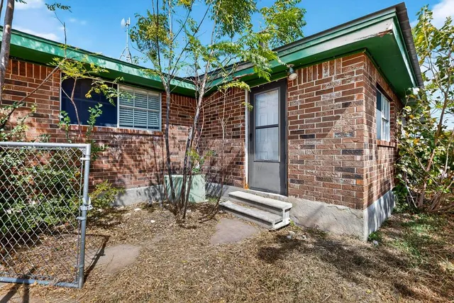 a view of a yard with a tree