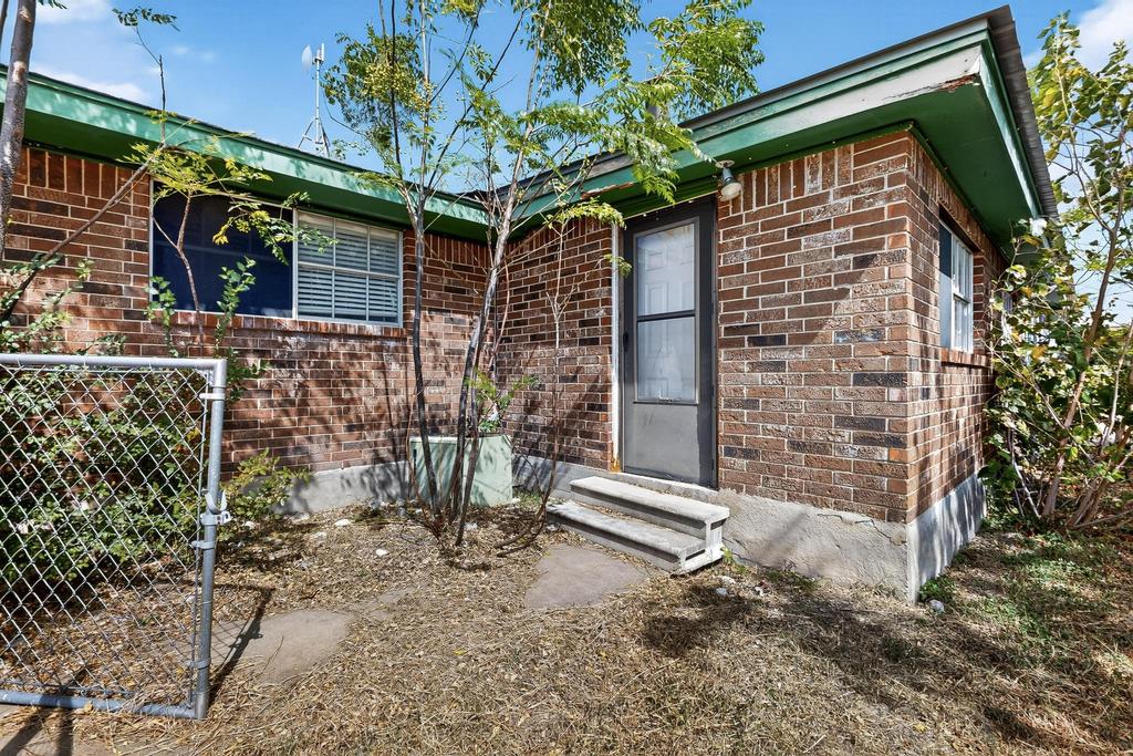 5180 Farm To Market Road 972 Granger, TX 76530 - Photo 36 of 39 a backyard of a house with lots of green space