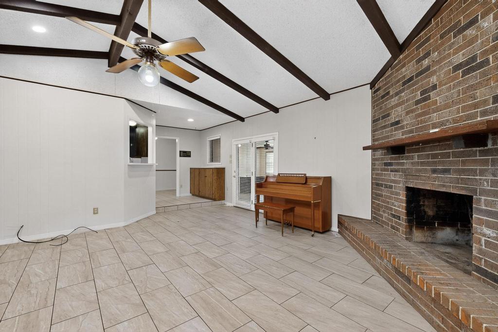 5180 Farm To Market Road 972 Granger, TX 76530 - Photo 7 of 39 a view of a livingroom with furniture