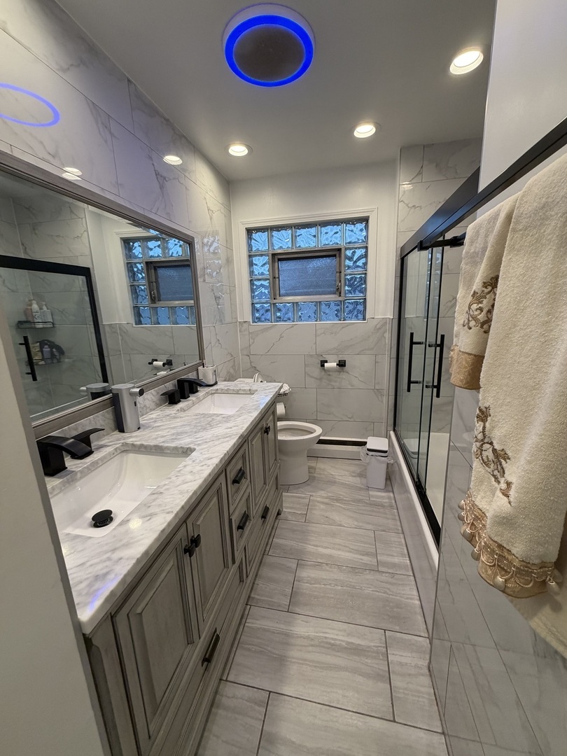 1643 Sycamore Street Des Plaines, IL 60018 - Photo 13 of 27 a bathroom with sink and mirror