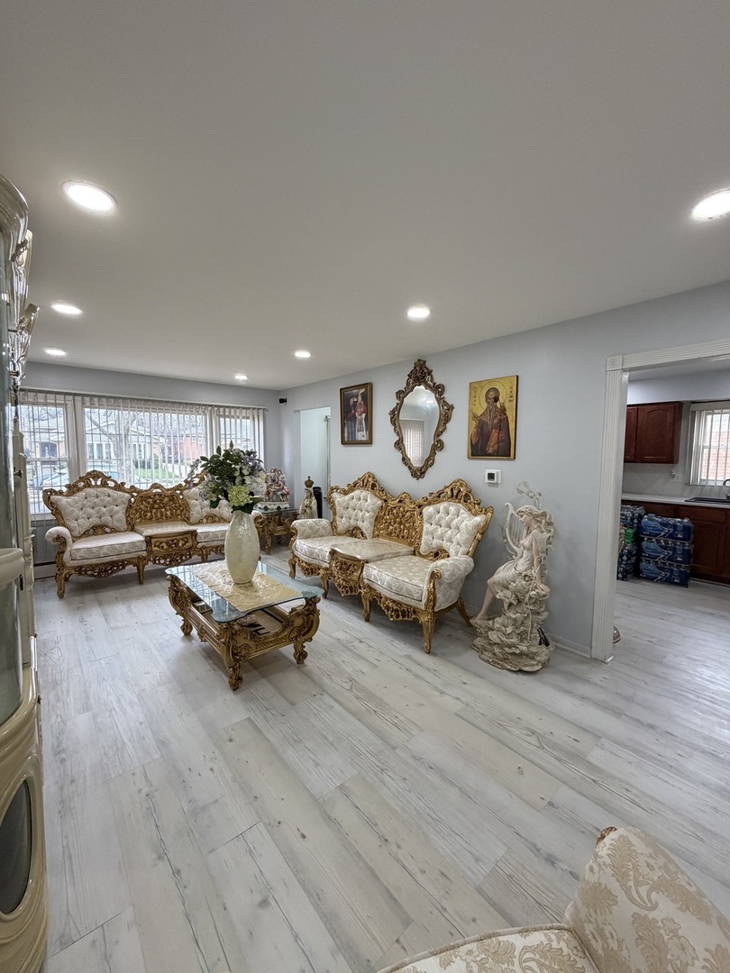 1643 Sycamore Street Des Plaines, IL 60018 - Photo 2 of 27 a living room with furniture and a flat screen tv