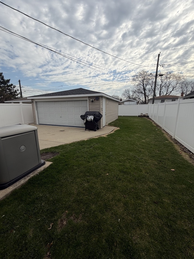 1643 Sycamore Street Des Plaines, IL 60018 - Photo 23 of 27 a view of a backyard