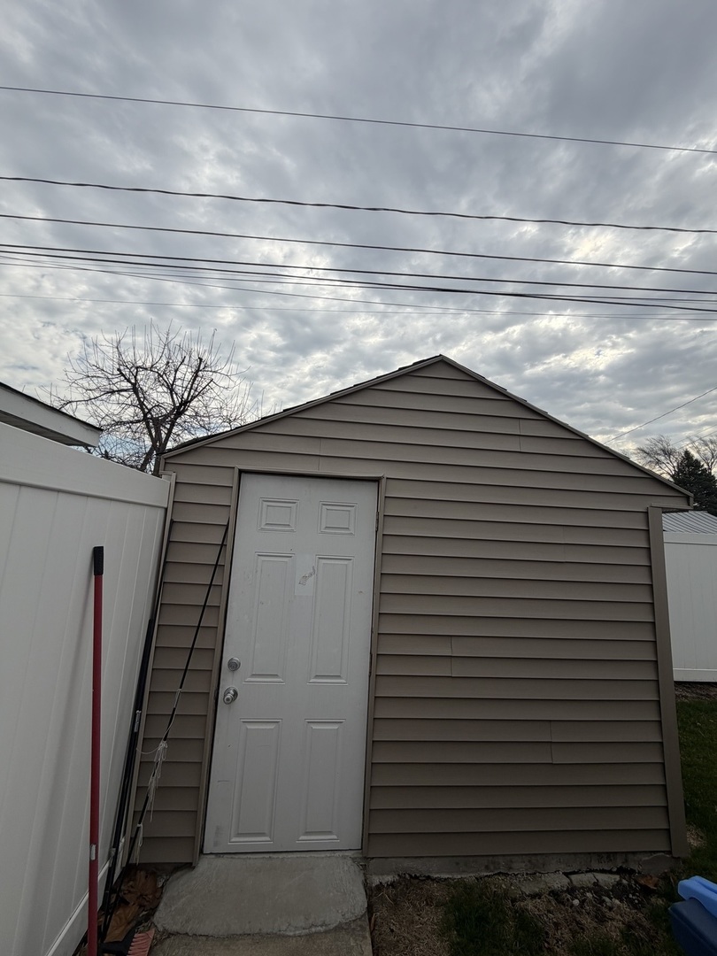 1643 Sycamore Street Des Plaines, IL 60018 - Photo 27 of 27 a view of a small space