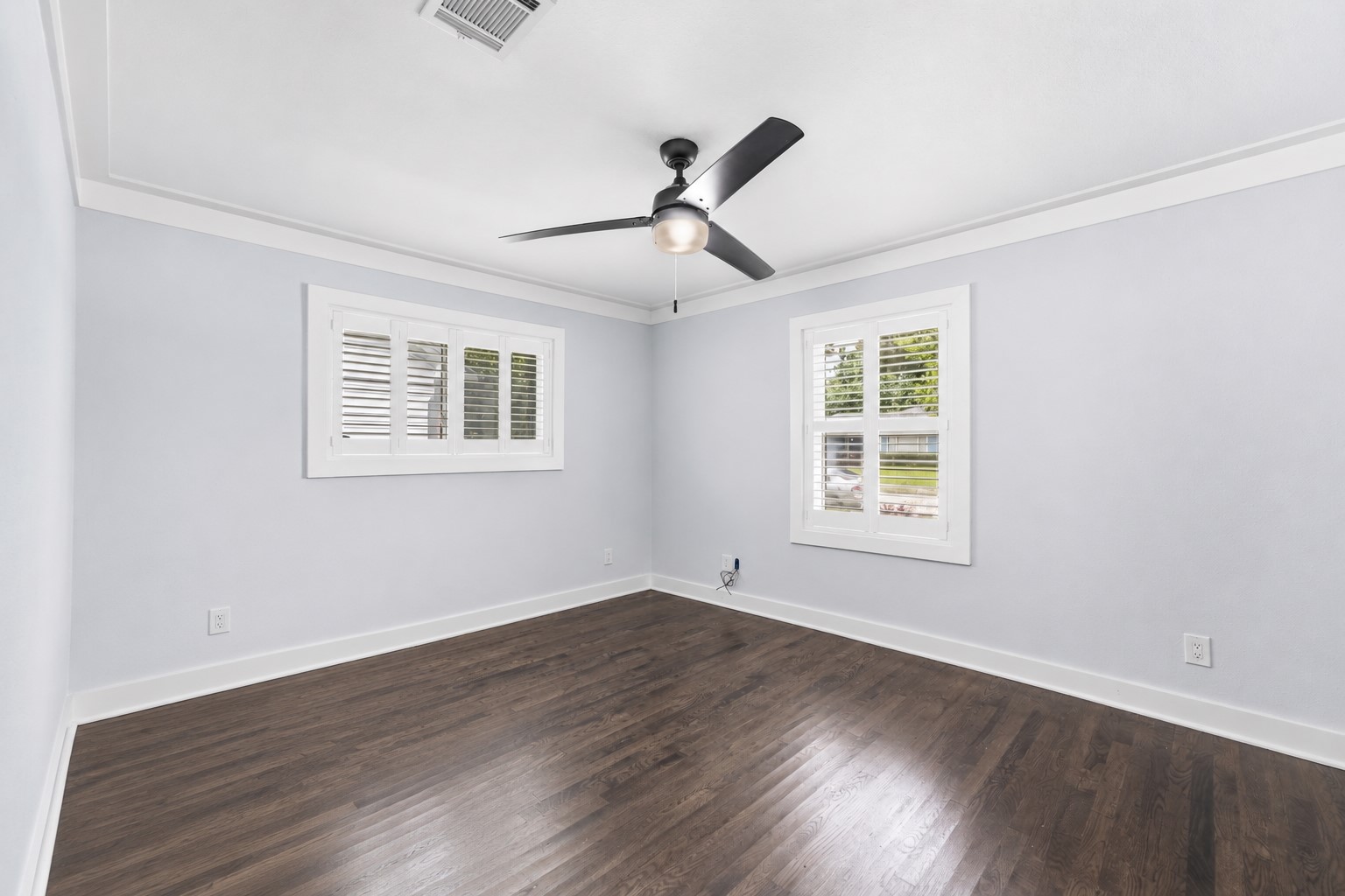 4701 Hummingbird Street Houston, TX 77035 - Photo 19 of 28 The other secondary bedroom, located at the front of the house.