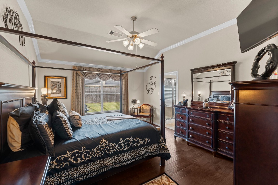 4618 Countrypines Drive Spring, TX 77388 - Photo 28 of 48 a bed room with bed and window