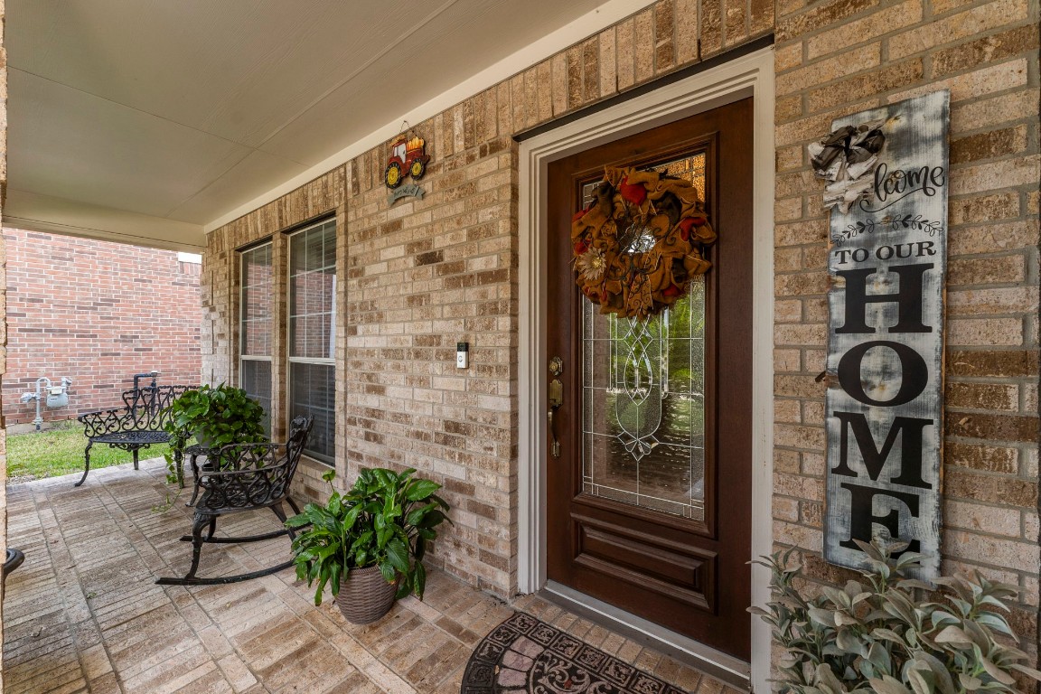 4618 Countrypines Drive Spring, TX 77388 - Photo 7 of 48 a front view of a house with a window