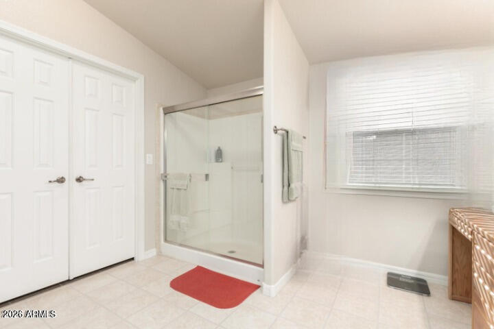 3301 South Goldfield Road, Unit 4086 Apache Junction, AZ 85119 - Photo 11 of 41 a bathroom with a shower