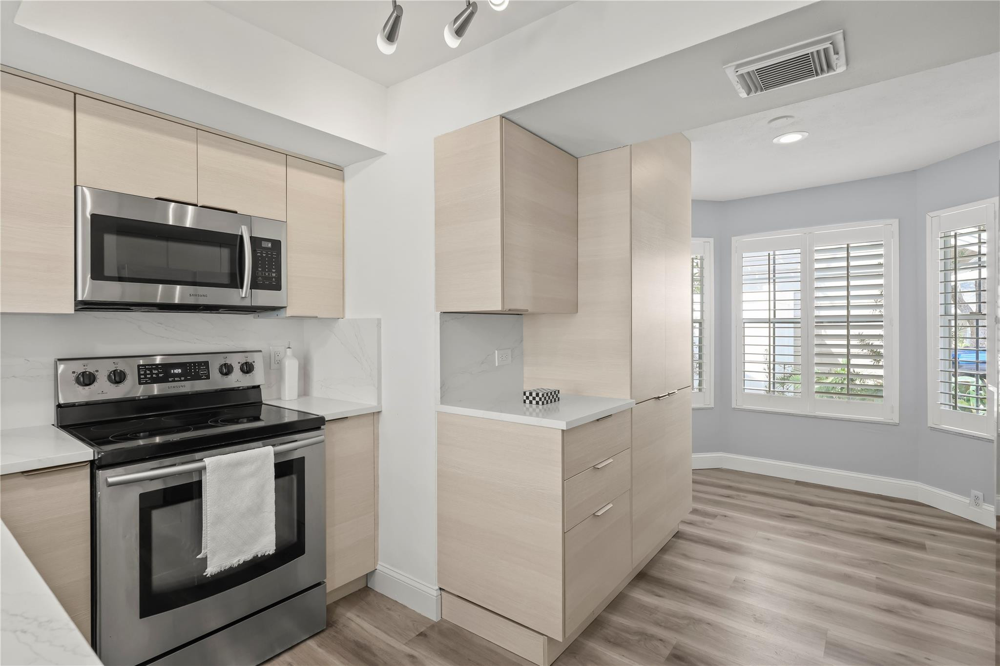 5339 Park Pl Circle Boca Raton, FL 33431 - Photo 7 of 46 a kitchen with a stove and a microwave