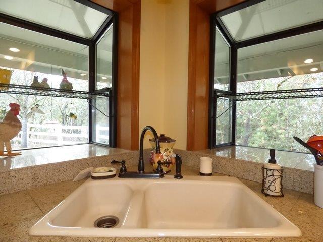 Double garden windows over the sink!