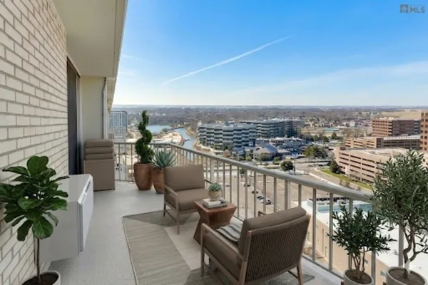 $259,500 | 40 North Tower Road, Unit 16N, Oak Brook, IL 60523
