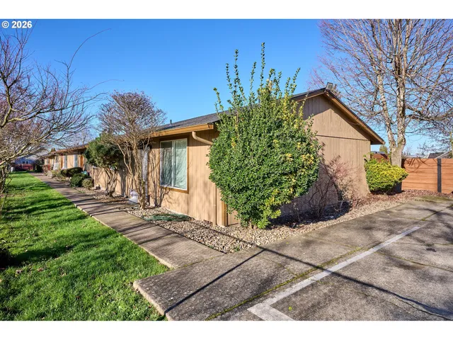 $999,900 | 880 North Pershing Street, Mount Angel, OR 97362
