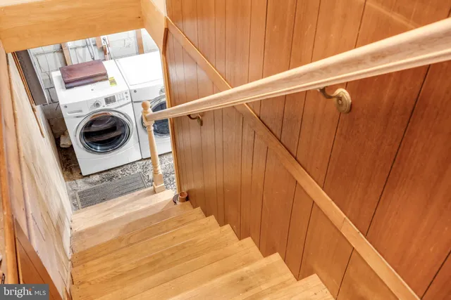 a view of a yard with an trees