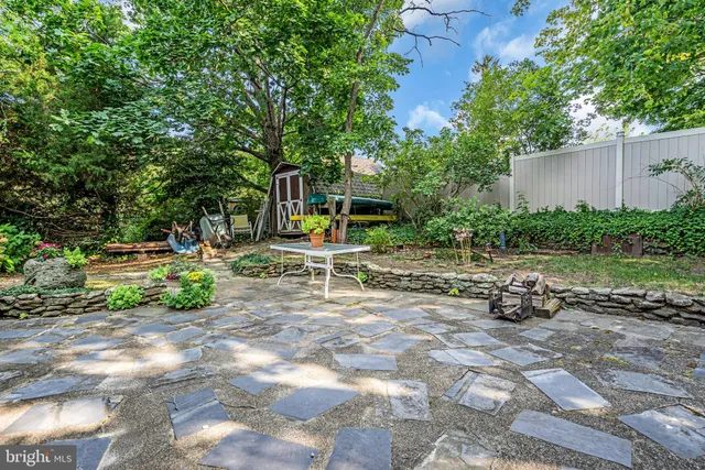 a view of a bench in a backyard