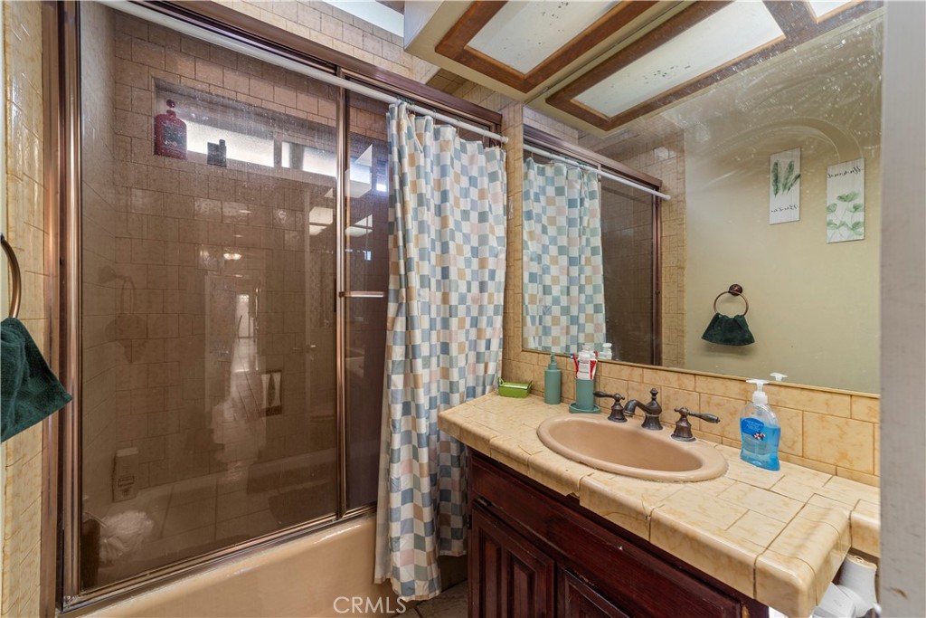 440 West Heather Street Rialto, CA 92376 - Photo 18 of 35
