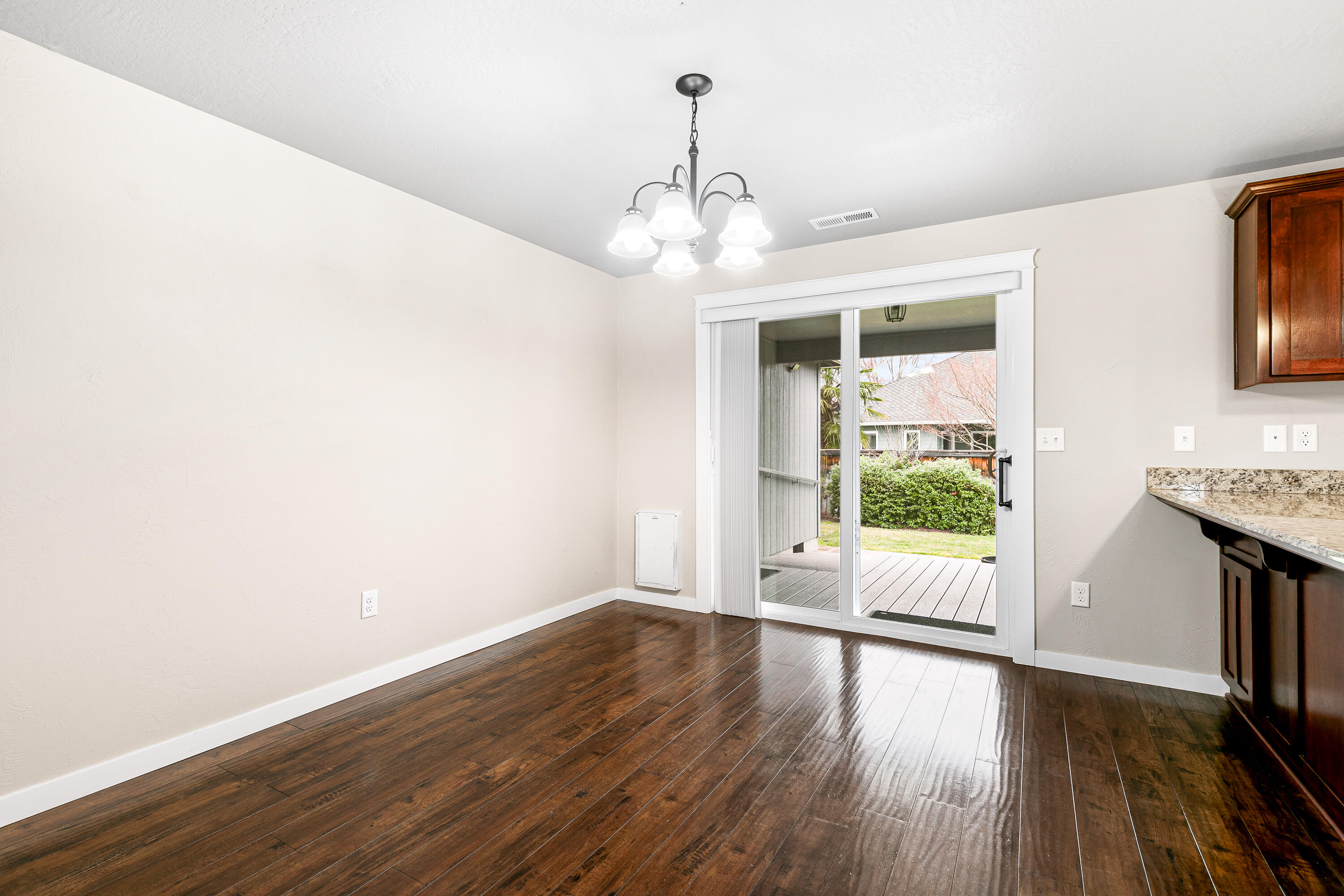 3288 Grant Road Central Point, OR 97502 - Photo 11 of 30 Dining area with access to the back garden.
