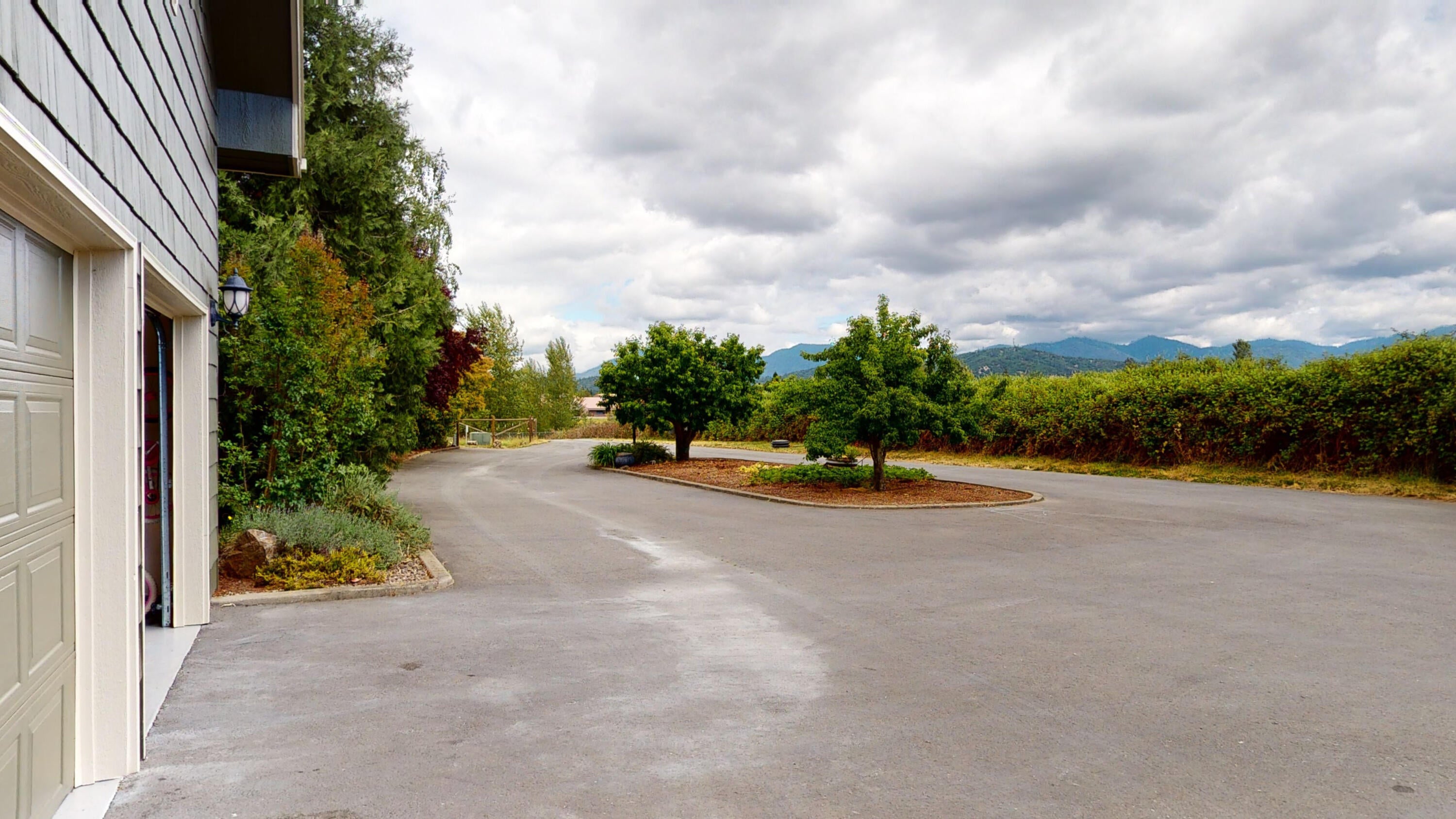 3315 Leonard Road Grants Pass, OR 97527 - Photo 62 of 86 3315-Leonard-Rd-05202021_092046
