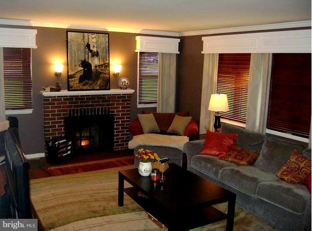 233 Hook Road Westminster, MD 21157 - Photo 21 of 28 Living Room