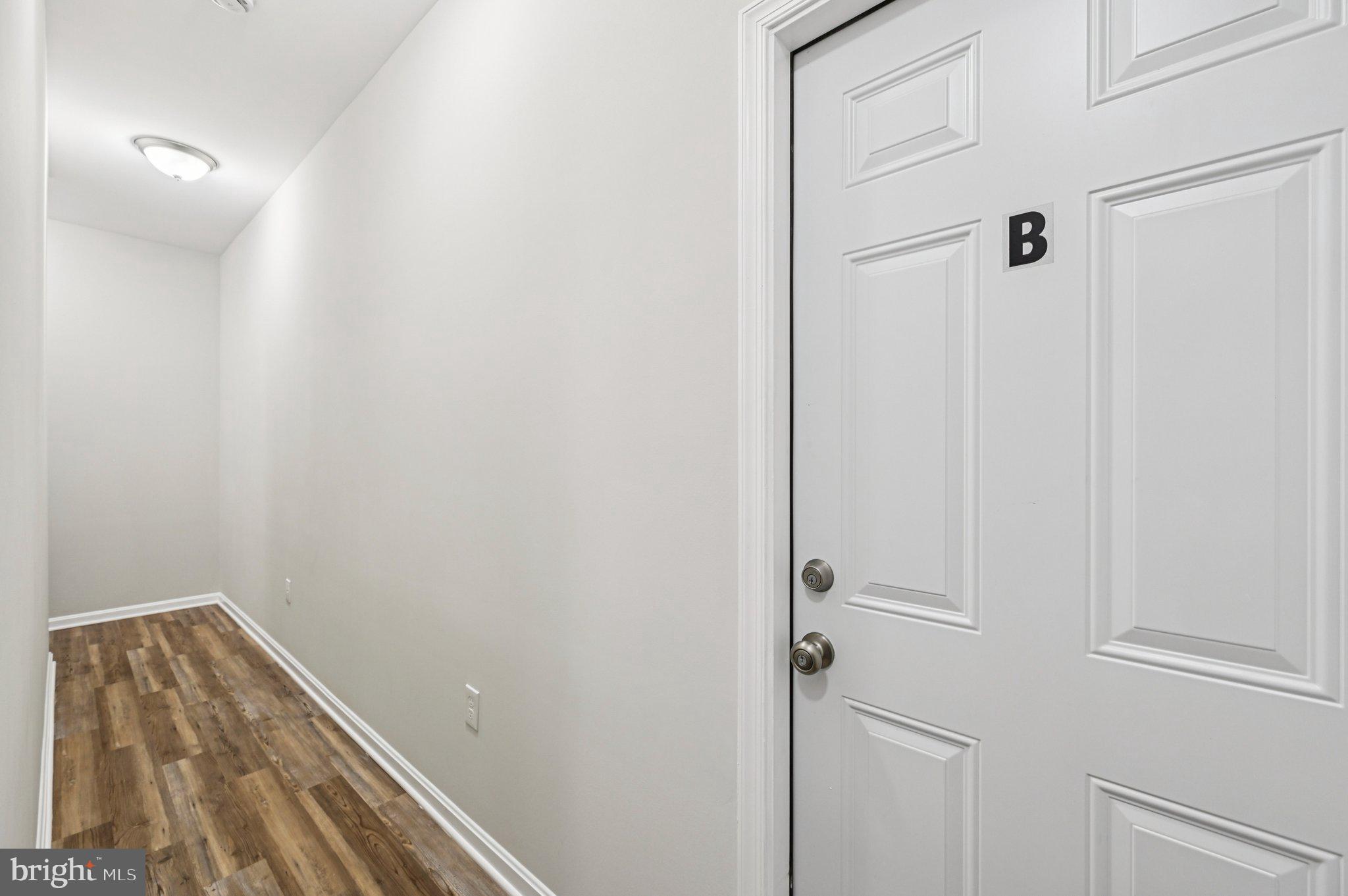 750 Reservoir Street, Unit B Baltimore, MD 21217 - Photo 6 of 25 a bathroom with a bathtub