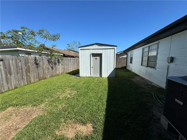 $2,075 | 3740 Clover Lane, Harvey, LA 70058