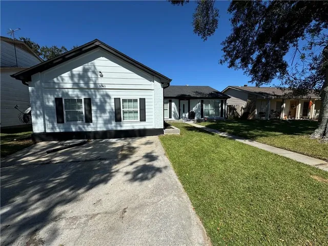 $2,075 | 3740 Clover Lane, Harvey, LA 70058