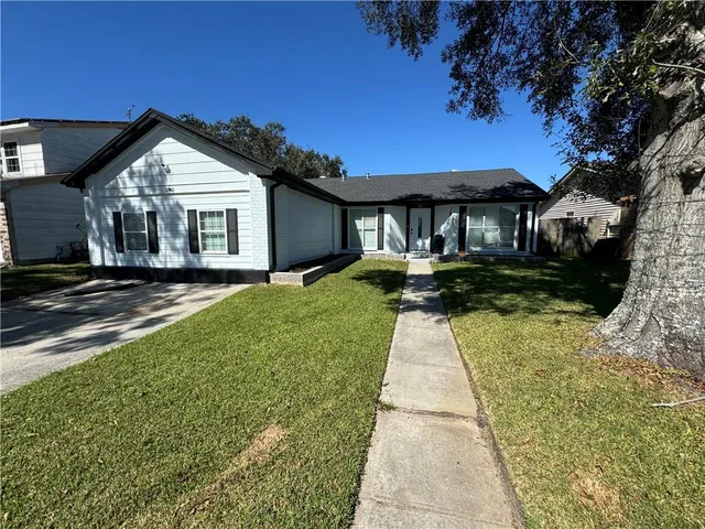 $2,075 | 3740 Clover Lane, Harvey, LA 70058