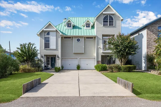 $398,000 | 422 Bay Colony Drive, La Porte, TX 77571