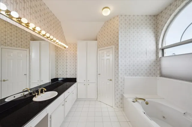 $398,000 | 422 Bay Colony Drive, La Porte, TX 77571