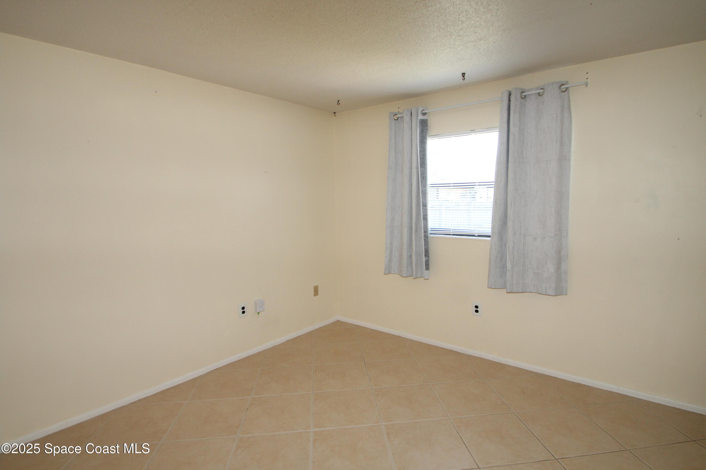 165 Virginia Road Melbourne, FL 32904 - Photo 17 of 32 an empty room with a window