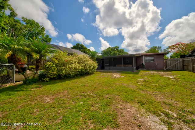 a view of outdoor space yard and porch