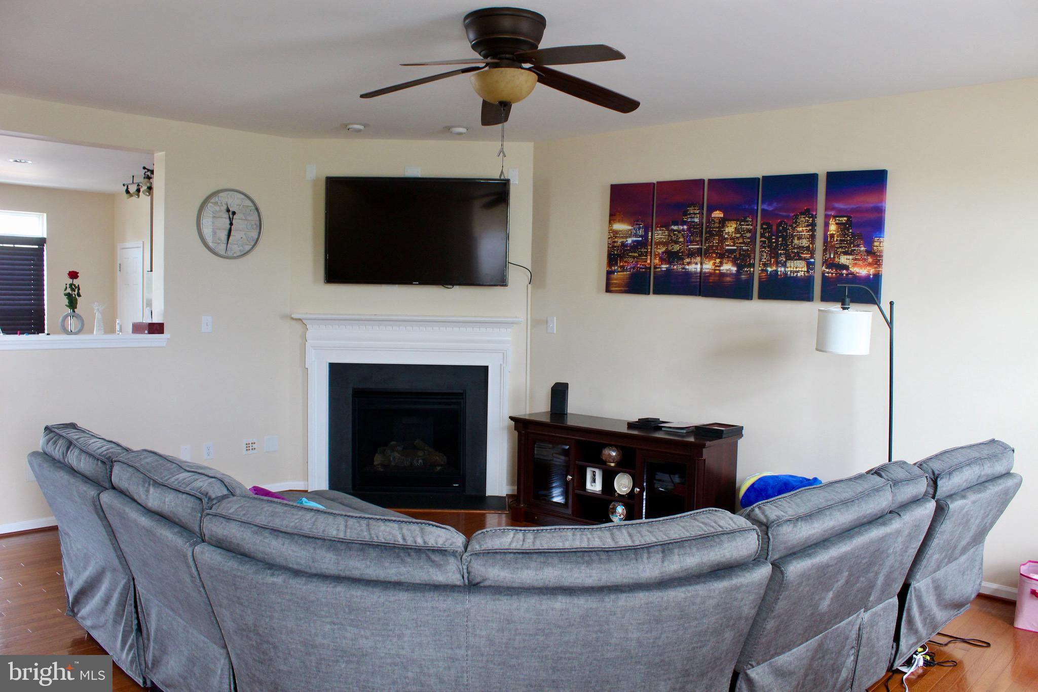 2 Fox Court Riverside, NJ 08075 - Photo 8 of 20 Living room
