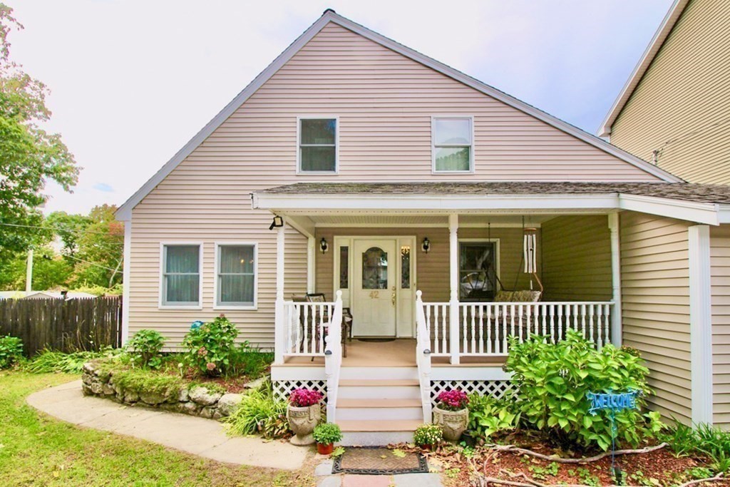42 Mallard Street Billerica, MA 01821 - Photo 1 of 31 front view of a house