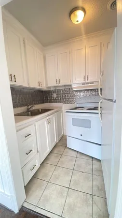 $2,500 | 293 King Street, Unit 4, Charleston, SC 29401