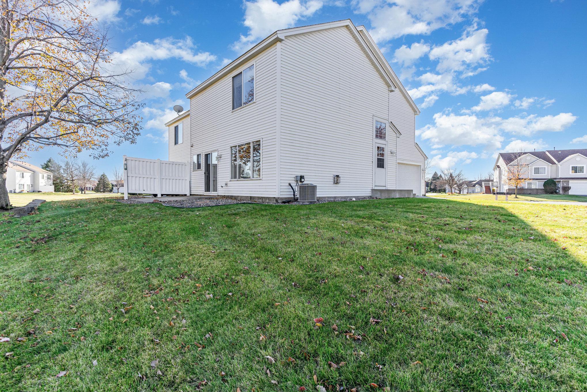 15684 Finewood Court Apple Valley, MN 55124 - Photo 4 of 27