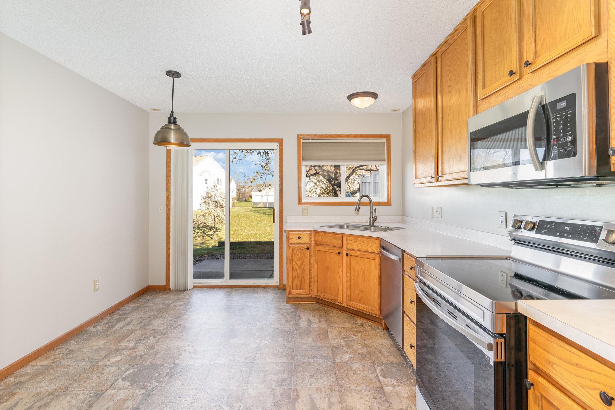 15684 Finewood Court Apple Valley, MN 55124 - Photo 6 of 27