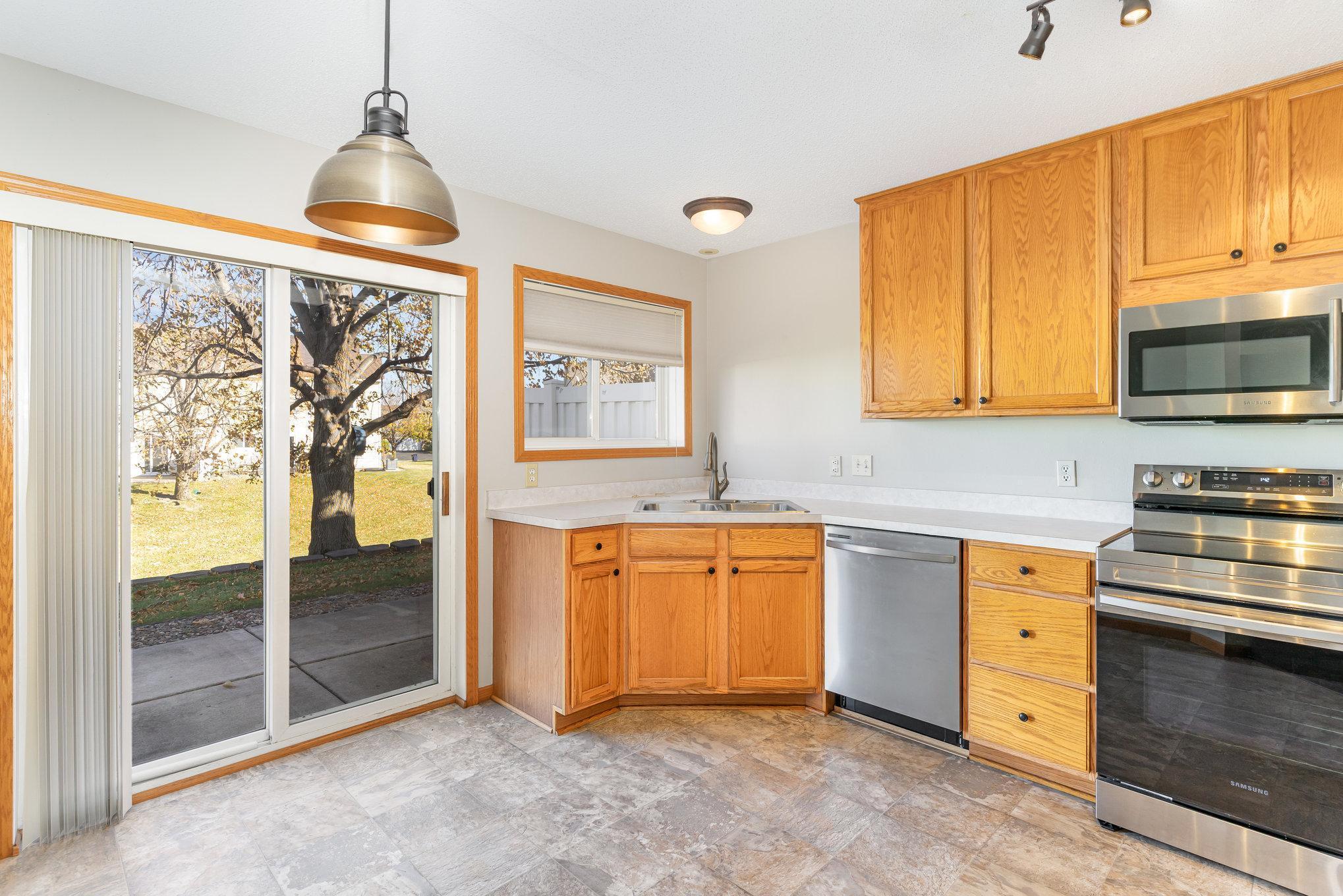 15684 Finewood Court Apple Valley, MN 55124 - Photo 7 of 27