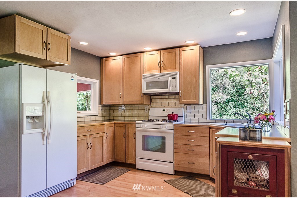 5724 Cady Road Everett, WA 98203 - Photo 13 of 25