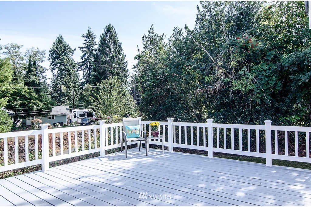5724 Cady Road Everett, WA 98203 - Photo 3 of 25