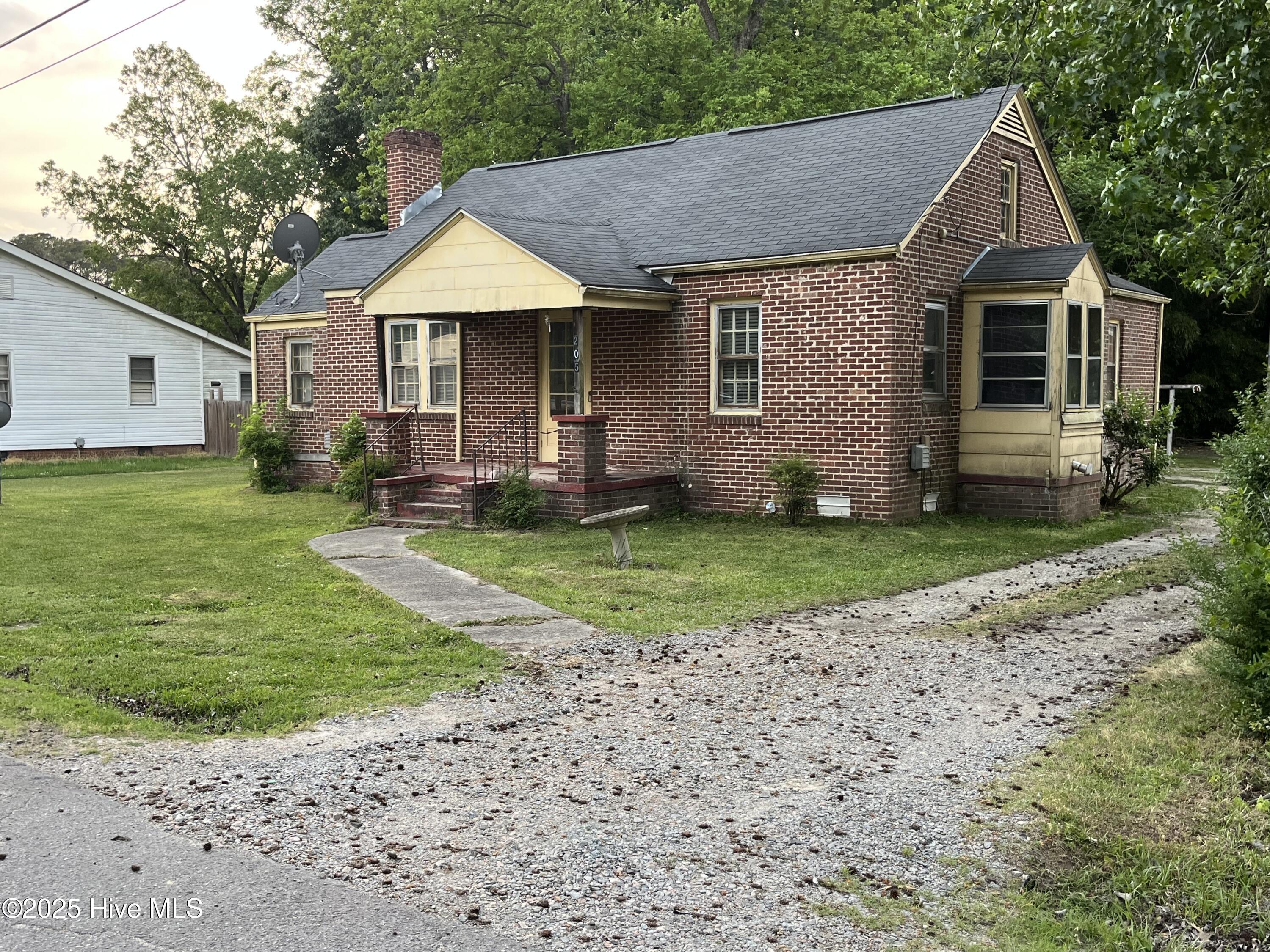 205 Maple Street Rich Square, NC 27869 - Photo 2 of 18 IMG_9455