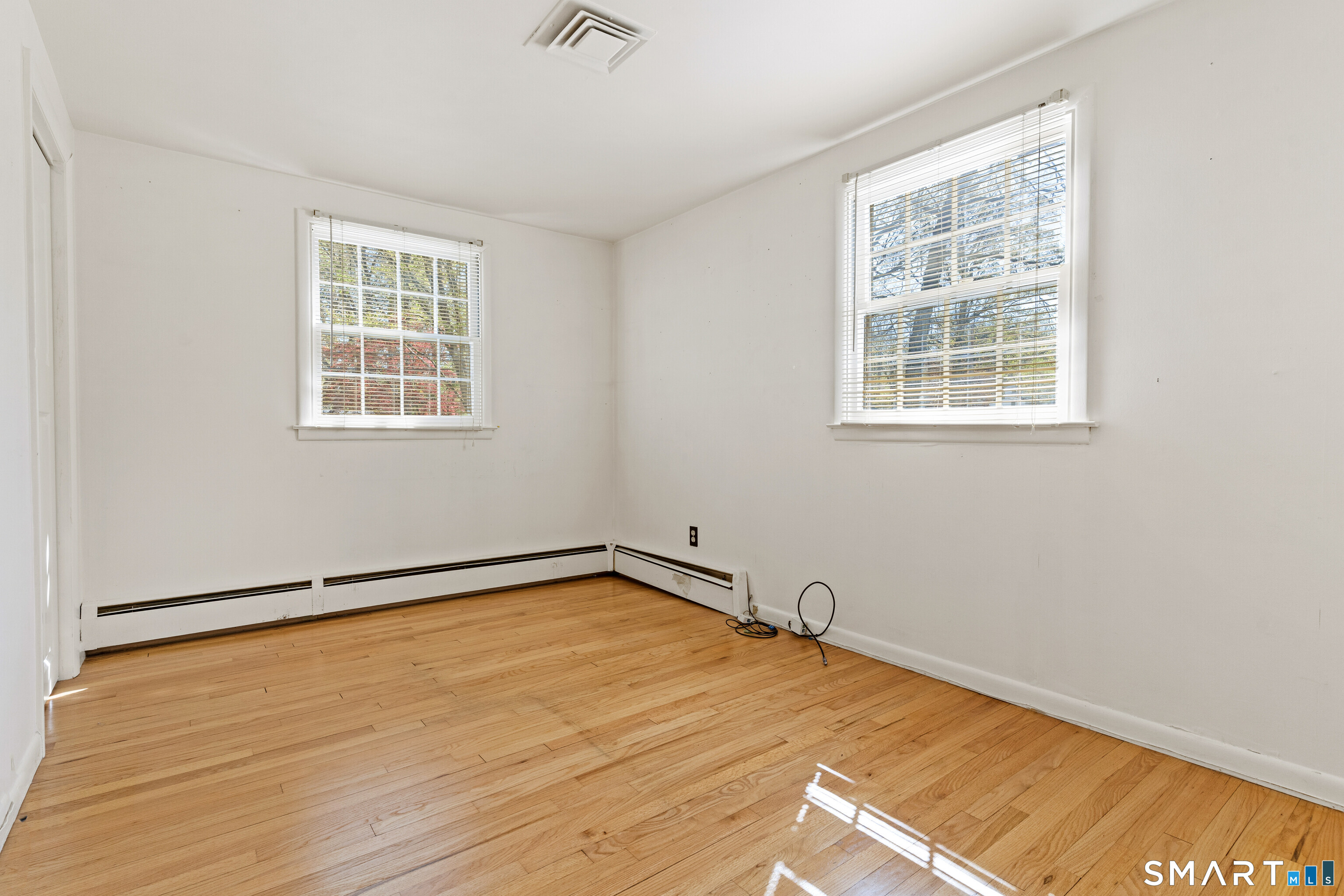 251 Shelter Rock Road Fairfield, CT 06825 - Photo 28 of 38 an empty room with a window