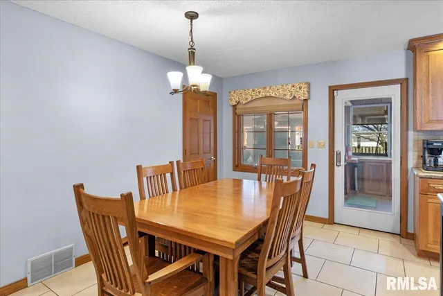 $339,900 | 109 Lippold Street, Farmersville, IL 62533