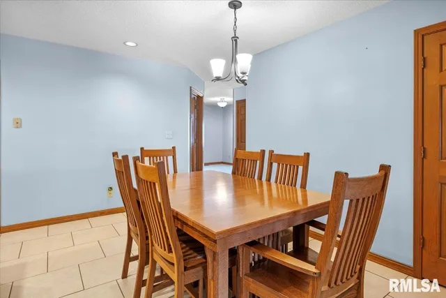 $339,900 | 109 Lippold Street, Farmersville, IL 62533