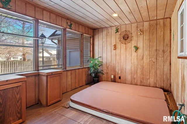 $339,900 | 109 Lippold Street, Farmersville, IL 62533