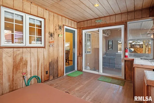 $339,900 | 109 Lippold Street, Farmersville, IL 62533