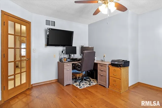 $339,900 | 109 Lippold Street, Farmersville, IL 62533