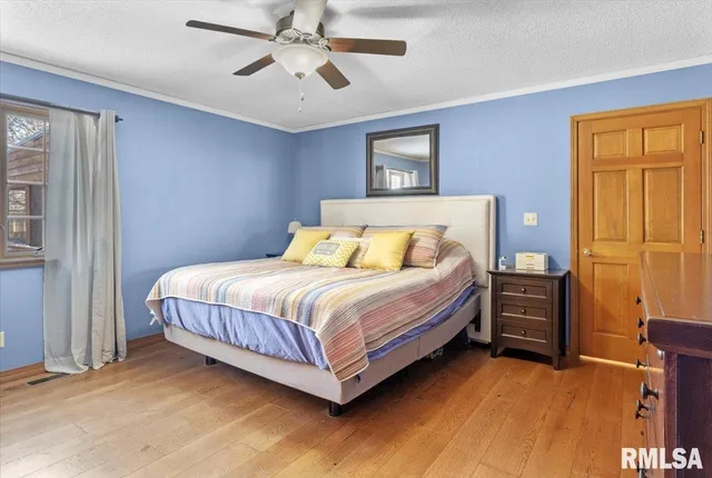 $339,900 | 109 Lippold Street, Farmersville, IL 62533