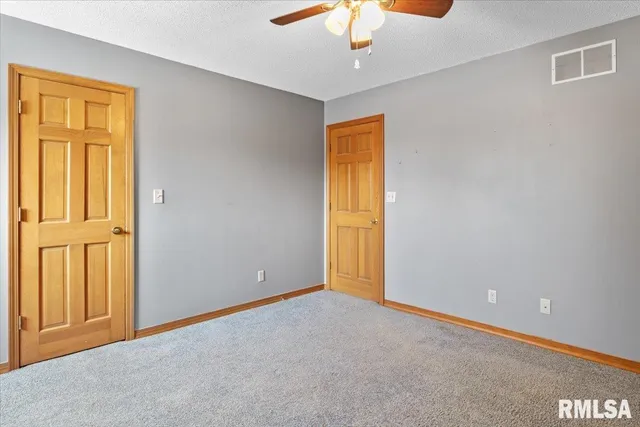 $339,900 | 109 Lippold Street, Farmersville, IL 62533