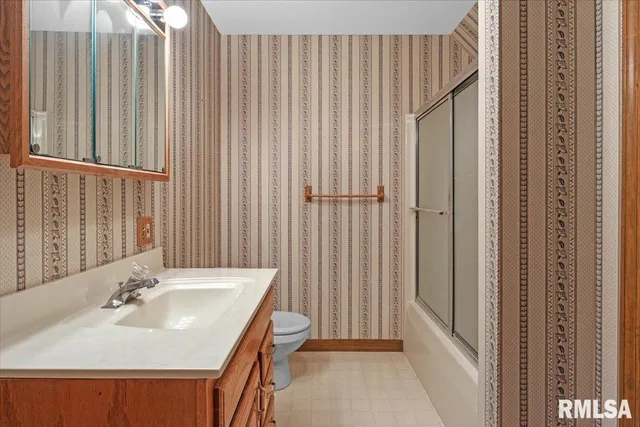 $339,900 | 109 Lippold Street, Farmersville, IL 62533