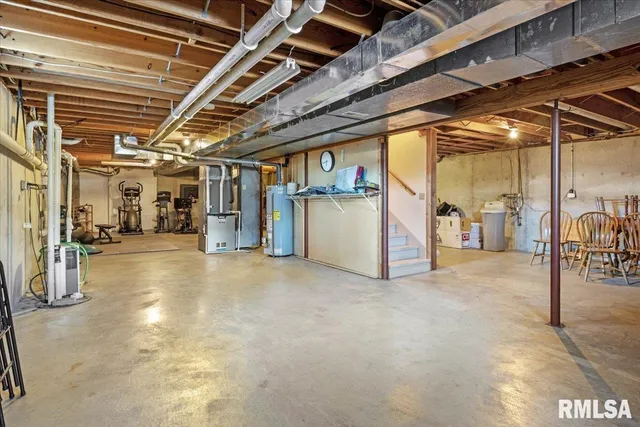 $339,900 | 109 Lippold Street, Farmersville, IL 62533