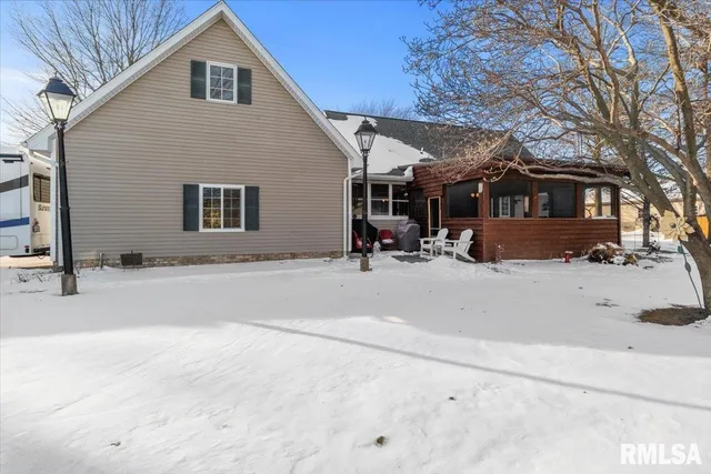 $339,900 | 109 Lippold Street, Farmersville, IL 62533