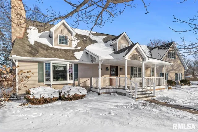 $339,900 | 109 Lippold Street, Farmersville, IL 62533